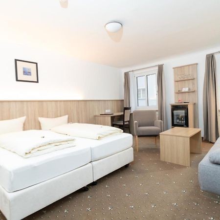 לינדאו Hotel Garni Brugger מראה חיצוני תמונה
