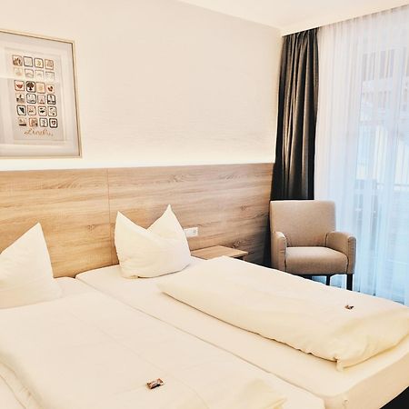 לינדאו Hotel Garni Brugger מראה חיצוני תמונה