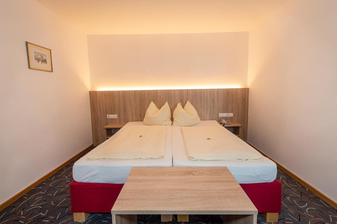 לינדאו Hotel Garni Brugger מראה חיצוני תמונה