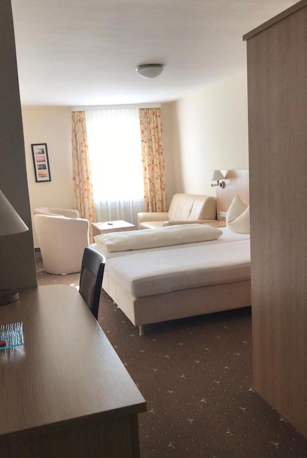לינדאו Hotel Garni Brugger מראה חיצוני תמונה