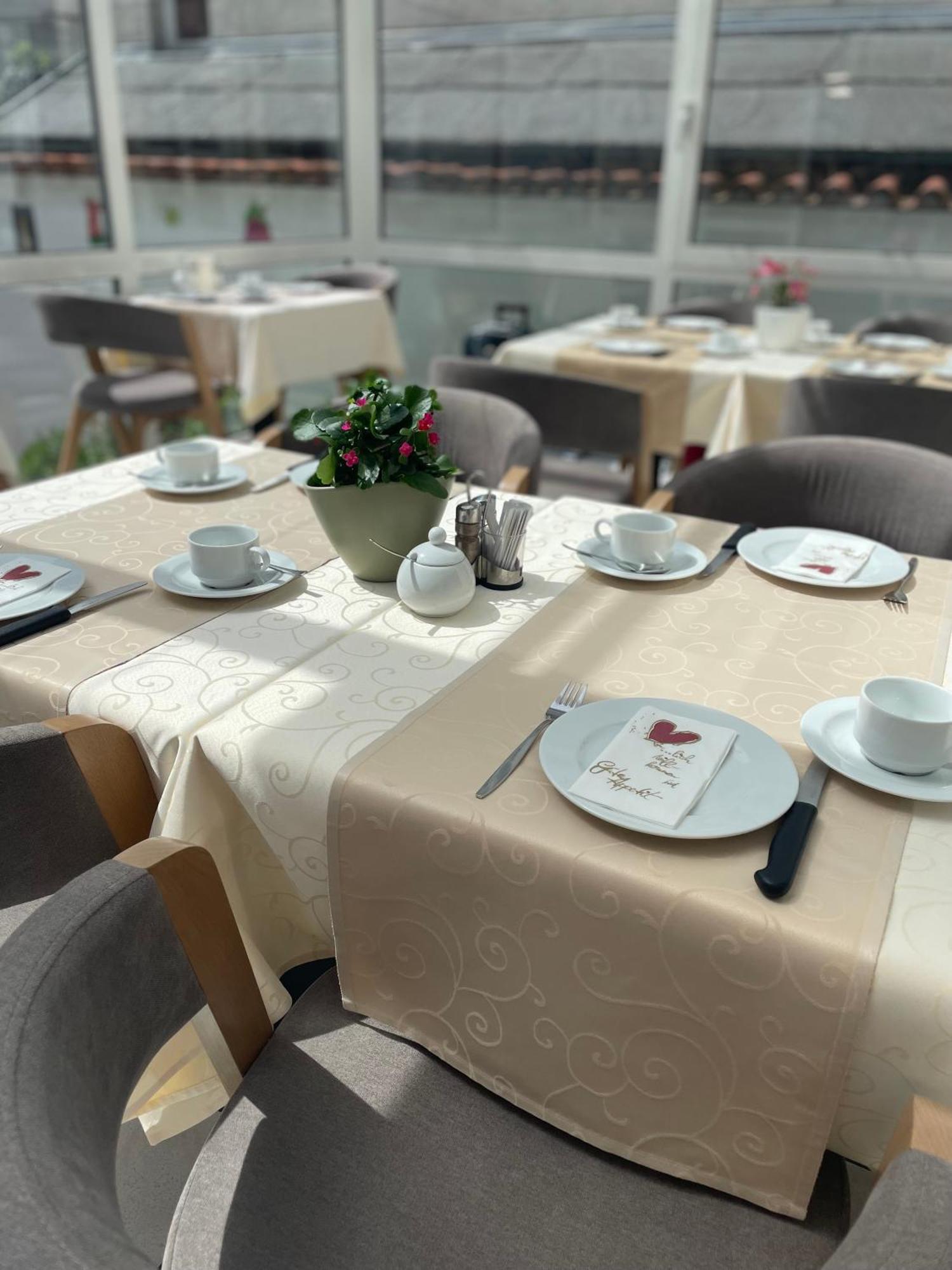 לינדאו Hotel Garni Brugger מראה חיצוני תמונה