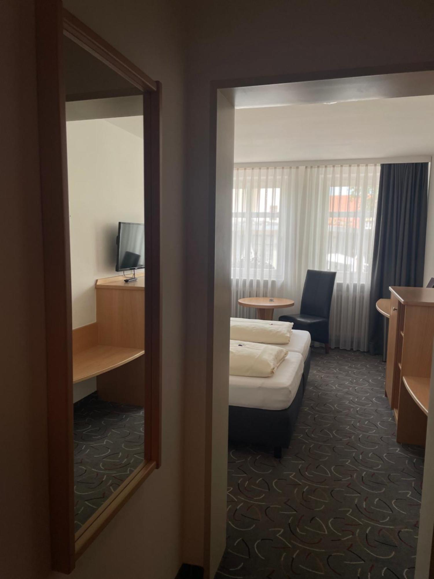 לינדאו Hotel Garni Brugger מראה חיצוני תמונה