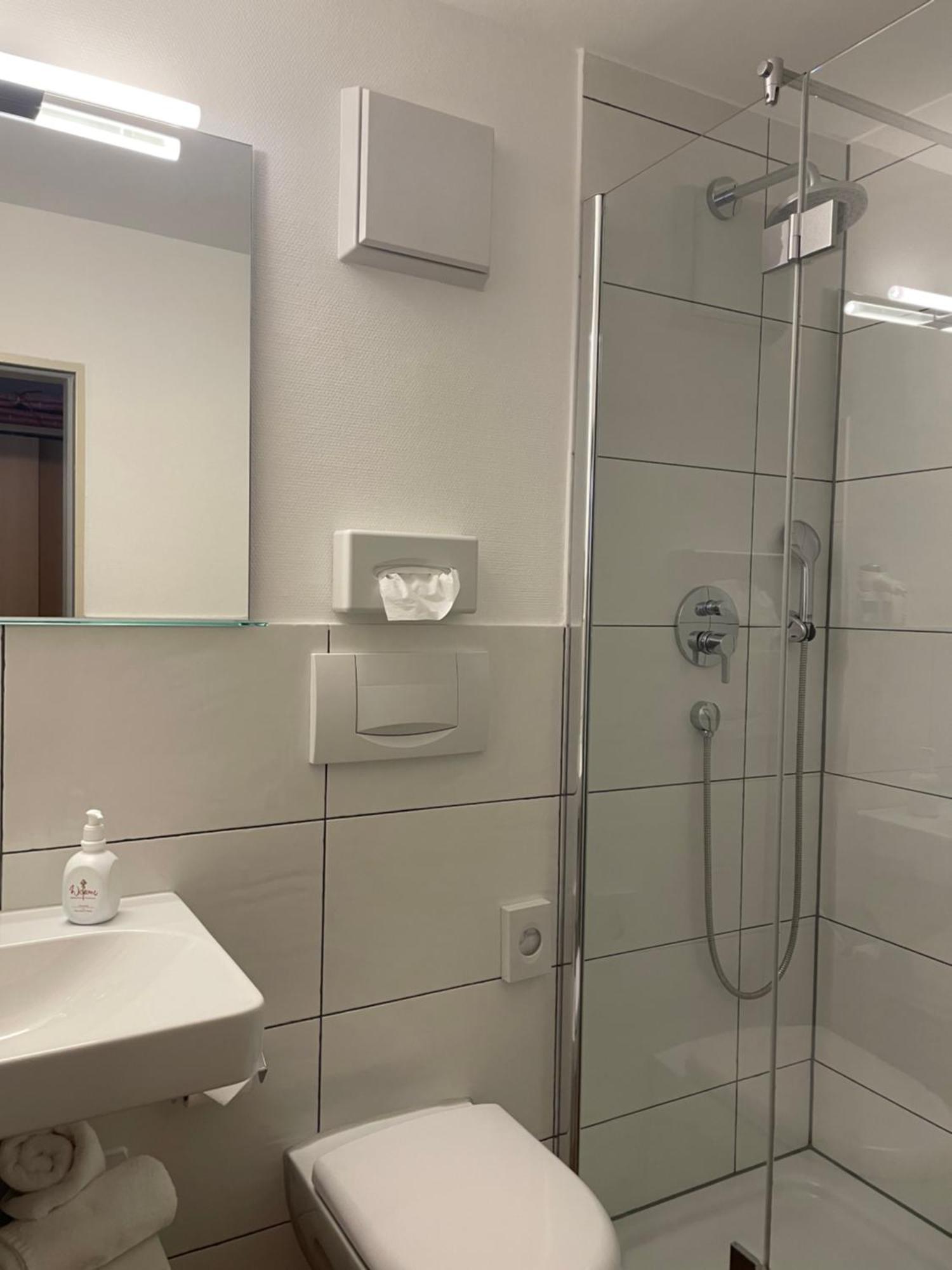 לינדאו Hotel Garni Brugger מראה חיצוני תמונה
