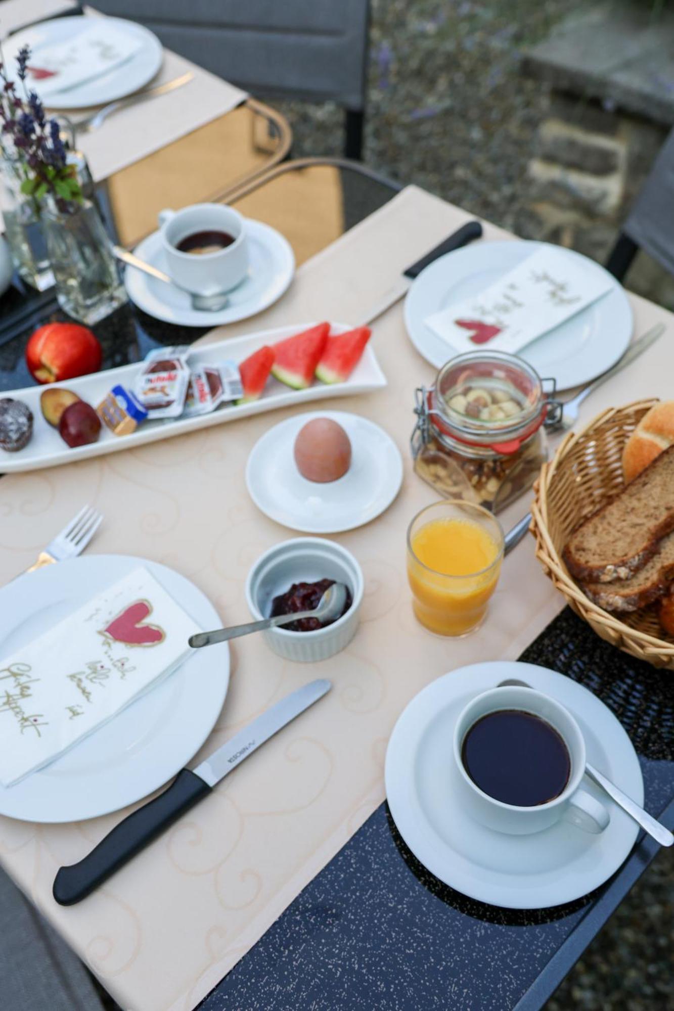 לינדאו Hotel Garni Brugger מראה חיצוני תמונה
